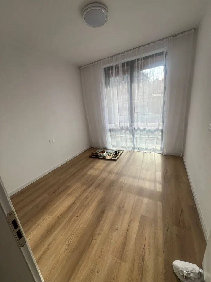 Tirane, jepet me qera apartament 2+1 Kati 1, 110 m² 700 € (bulevardi i ri)