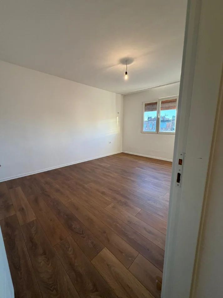 Tirane, shitet 1+1 Kati 5, 93.000 € (Oxhaku)