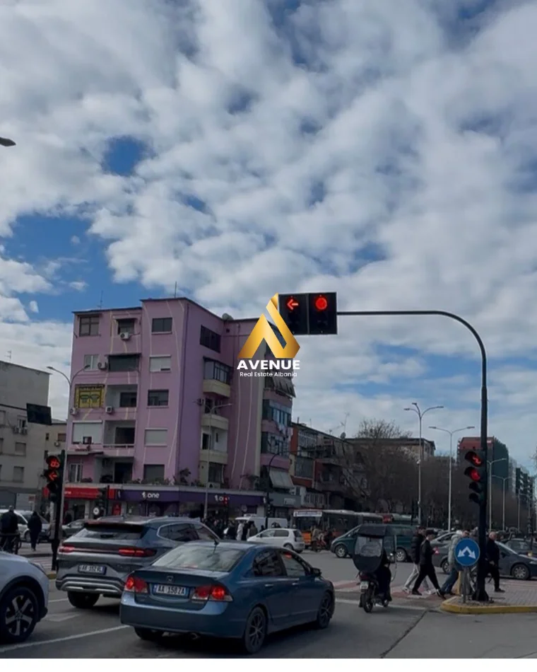 Tirane, shitet apartament 1+1 Kati 3, 56 m² 158.000 € (Rruga Muhamet Gjollesha)
