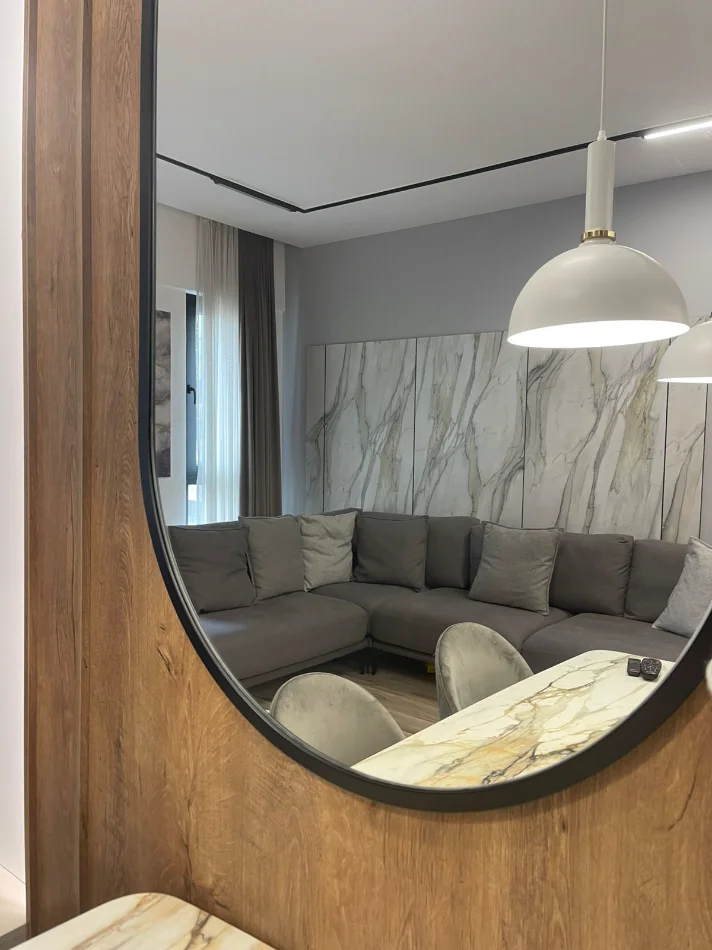 Tirane, jepet me qera apartament 1+1+Ballkon , 75 m² 850 € (Square 21)