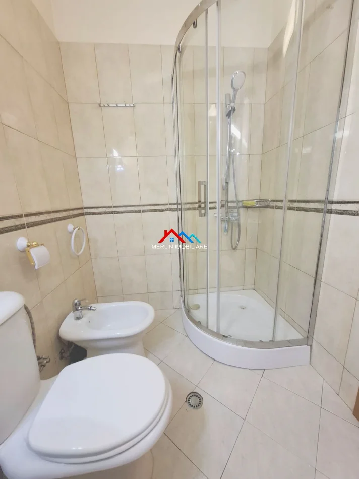 Tirane, jepet me qera apartament 1+1+Ballkon Kati 2, 80 m² 650 € (KOPSHTI BOTANIK)