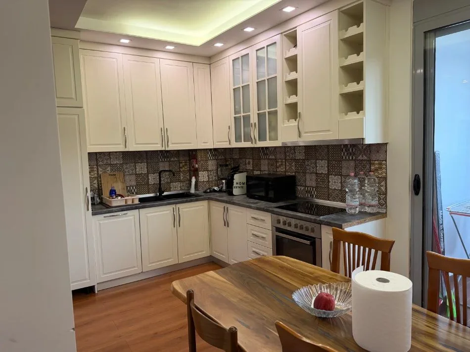 Tirane, jepet me qera apartament 2+1 Kati 5, 94 m² 750 € (LIQENI I THATE)