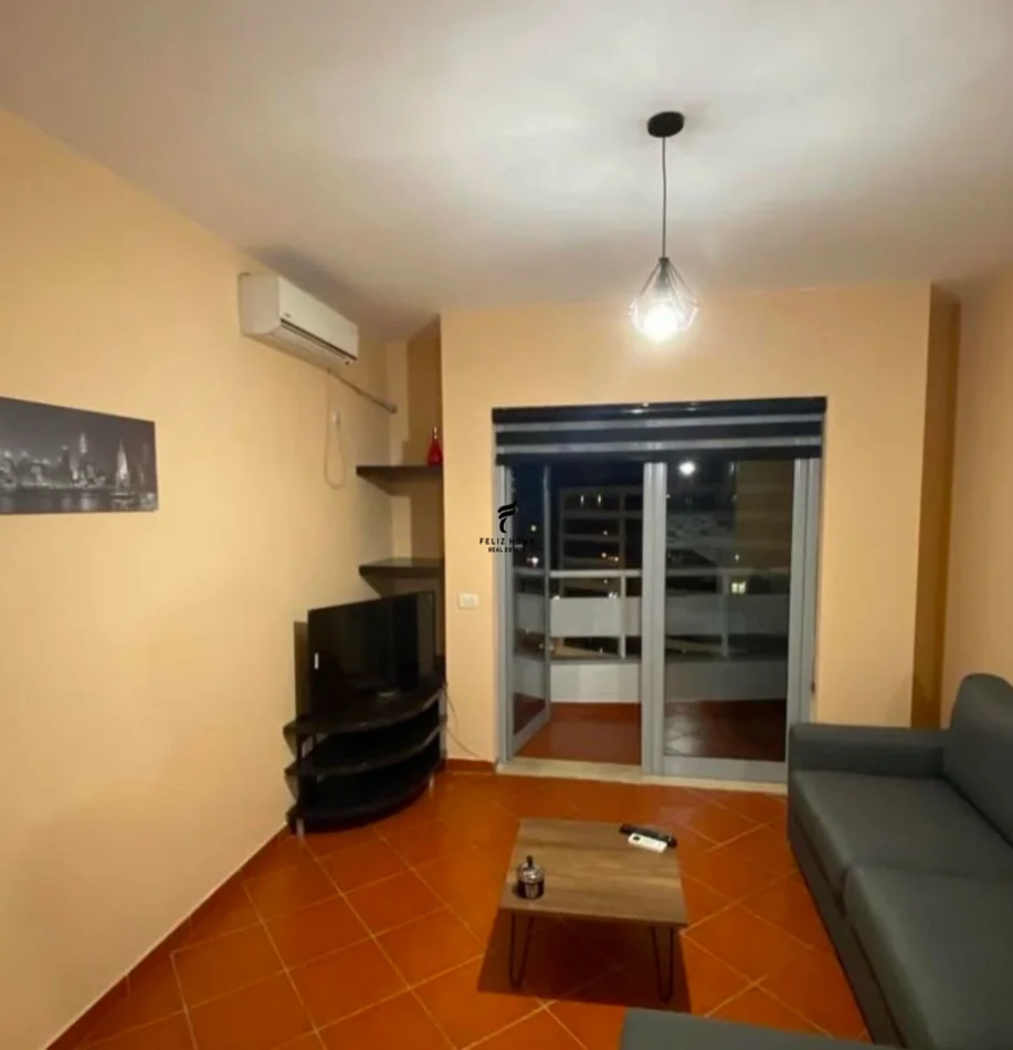 Tirane, jepet me qera apartament 1+1 Kati 8, 56 m² 550 € (PALLATI ME SHIGJETA)