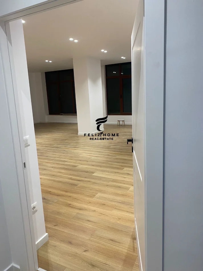 Tirane, jepet me qera zyre Kati 1, 80 m² 600 € (ASTIR)