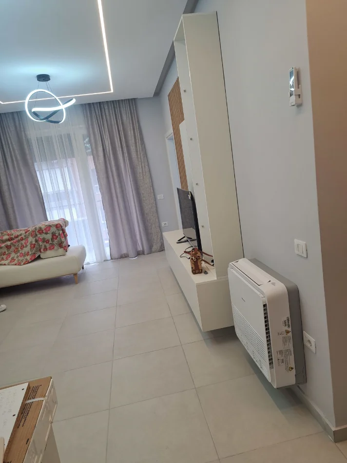Tirane, jepet me qera apartament 2+1 Kati 5, 82 m² 600 € (5 MAJI)