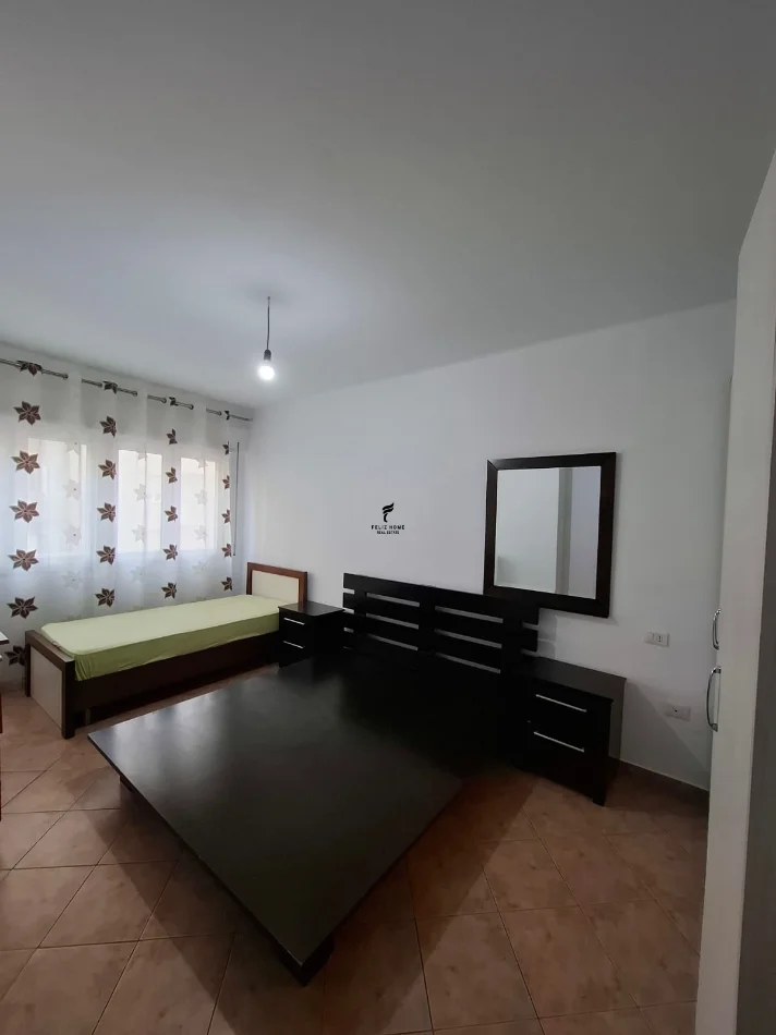 Tirane, jepet me qera apartament 1+1 Kati 2, 85 m² 650 € (KOMUNA E PARISIT)
