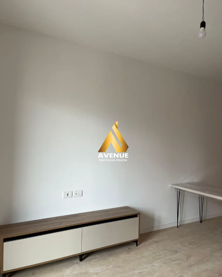 Tirane, jepet me qera apartament 1+1 Kati 3, 350 € (Rruga Osbe Kamez)