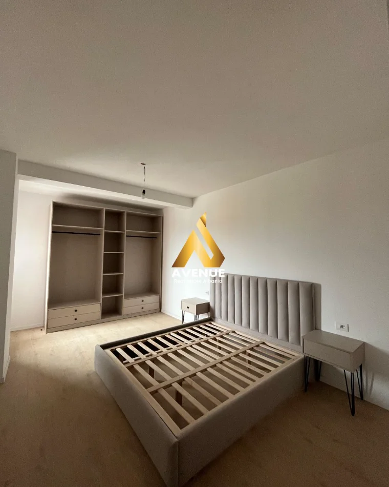 Tirane, jepet me qera apartament 1+1 Kati 3, 350 € (Rruga Osbe Kamez)