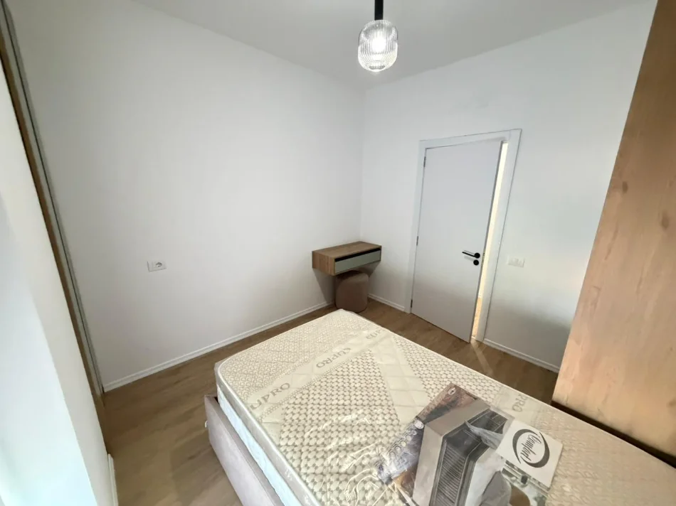 Tirane, jepet me qera apartament 2+1 ,