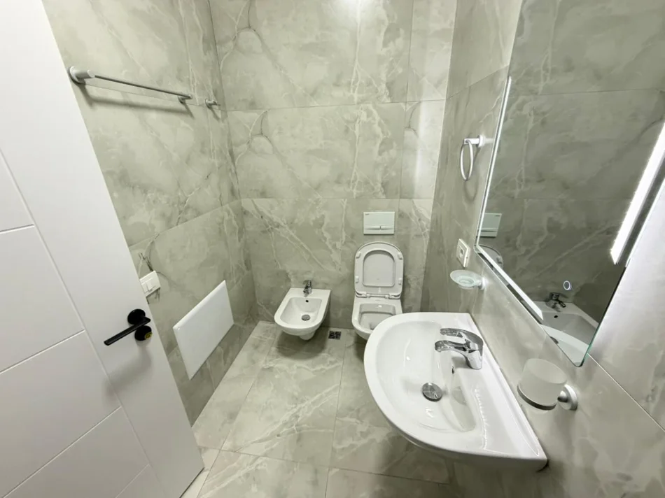 Tirane, jepet me qera apartament 2+1 ,