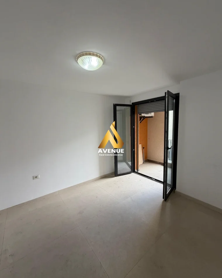 Tirane, jepet me qera ambjent biznesi Kati 3, 68 m² 500 € (KOMPLEKSI ZIRKON, TIRANË)