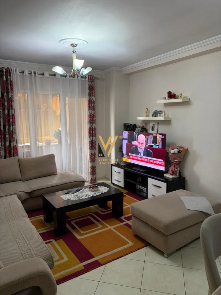 Tirane, jepet me qera apartament 2+1+Ballkon Kati 4, 84 m² 470 € (CASA ITALIA)