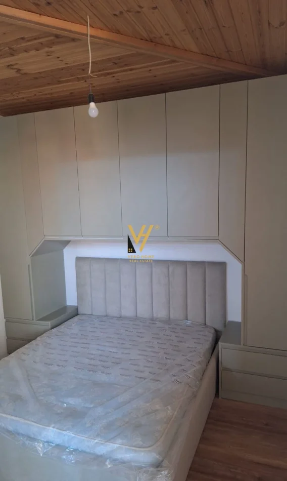 Tirane, jepet me qera apartament Dublex Kati 8, 95 m² 720 € (SHKOZE)