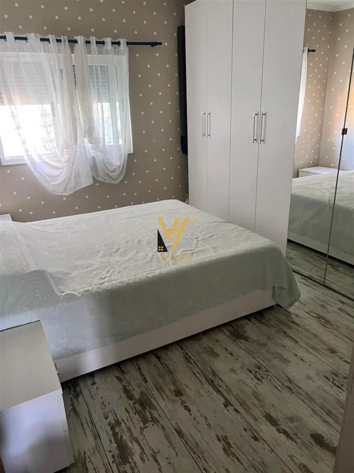 Tirane, jepet me qera apartament 2+1+Ballkon Kati 8, 100 m² 750 € (KOMUNA E PARISIT)