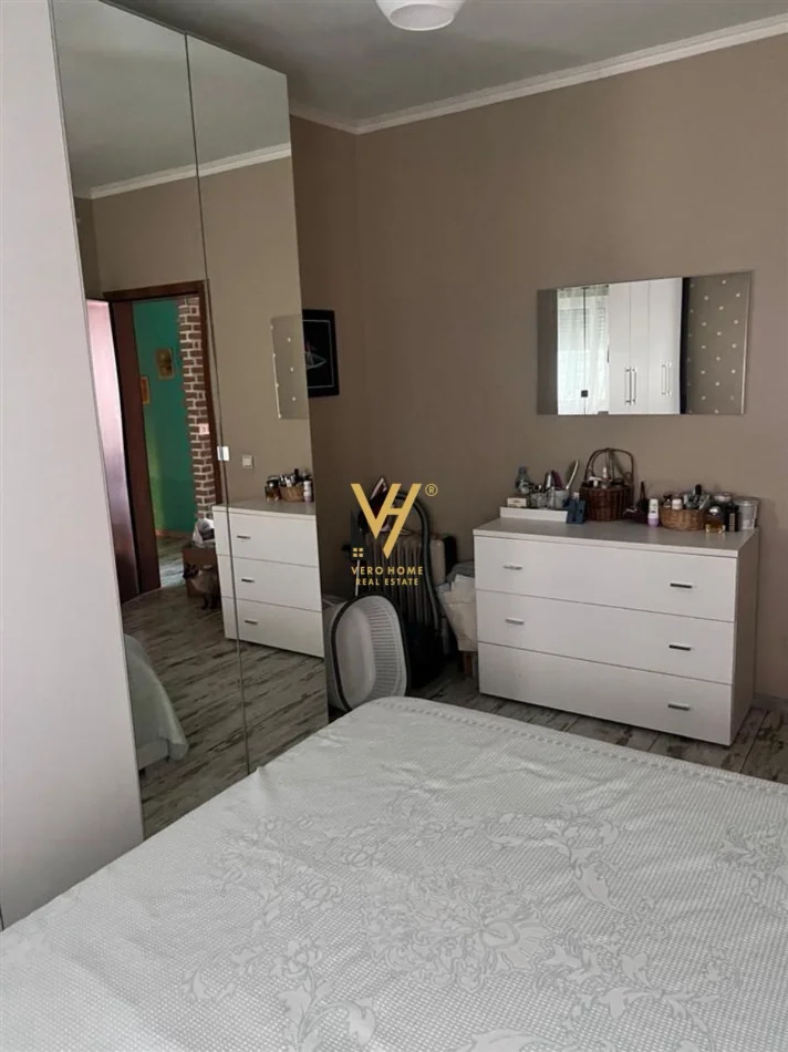 Tirane, jepet me qera apartament 2+1+Ballkon Kati 8, 100 m² 750 € (KOMUNA E PARISIT)