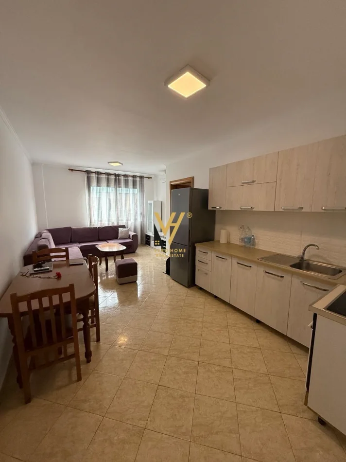 Tirane, jepet me qera apartament 1+1+Ballkon Kati 4, 65 m² 400 € (5 MAJI)