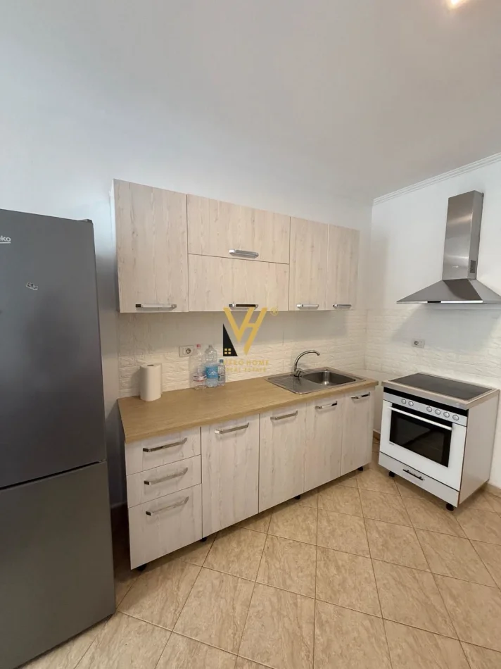 Tirane, jepet me qera apartament 1+1+Ballkon Kati 4, 65 m² 400 € (5 MAJI)