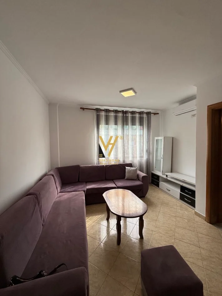 Tirane, jepet me qera apartament 1+1+Ballkon Kati 4, 65 m² 400 € (5 MAJI)