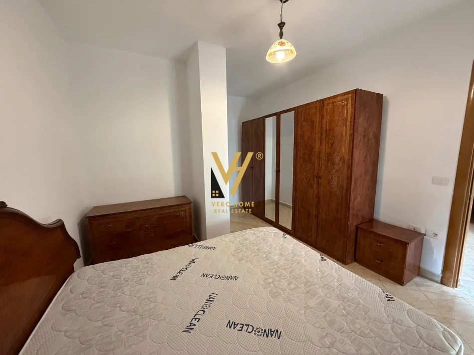 Tirane, jepet me qera apartament 1+1+Ballkon Kati 4, 65 m² 400 € (5 MAJI)