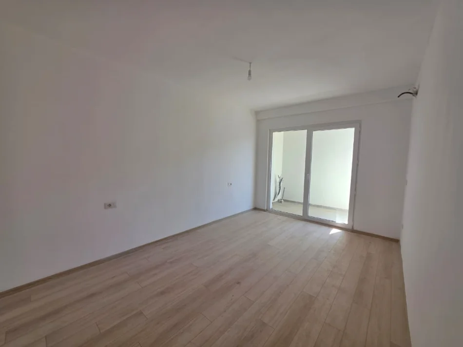 Tirane, jap me qera apartament 2+1+Aneks+Ballkon Kati 3, 112 m² 340 € (Rruga Thimi Kroj, Kombinat)