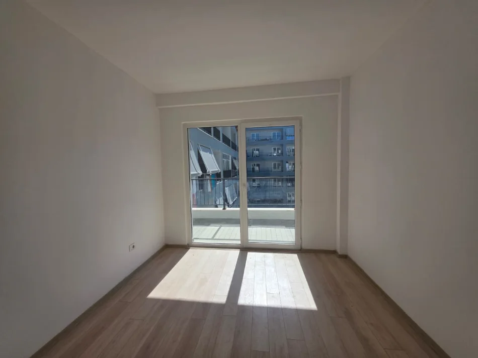 Tirane, jap me qera apartament 2+1+Aneks+Ballkon Kati 3, 112 m² 340 € (Rruga Thimi Kroj, Kombinat)