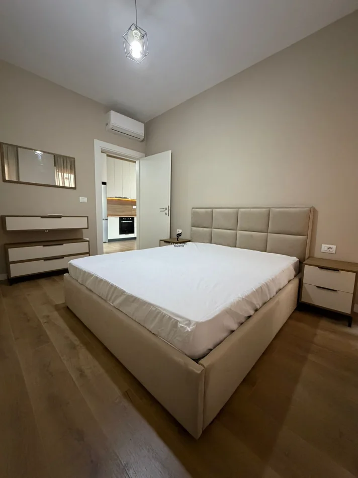 Tirane, jepet me qera apartament 1+1 Kati 4, 60 m² 400 € (UNIVERS CITY)