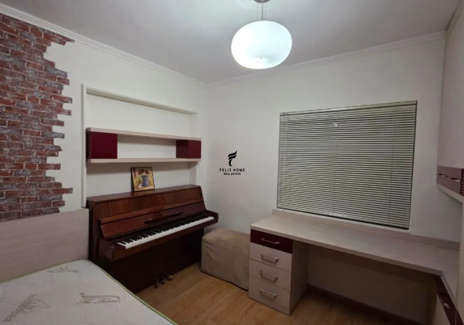 Tirane, jepet me qera apartament 1+1 Kati 3, 120 m² 1.500 € (MINE PEZA)