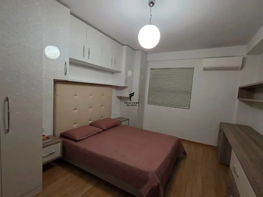 Tirane, jepet me qera apartament 1+1 Kati 3, 120 m² 1.500 € (MINE PEZA)