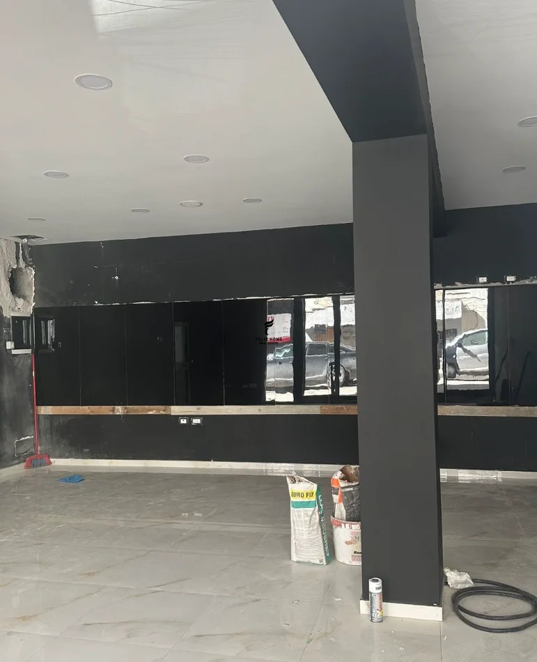 Tirane, jepet me qera dyqan Kati 0, 60 m² 600 € (VASIL SHANTO)