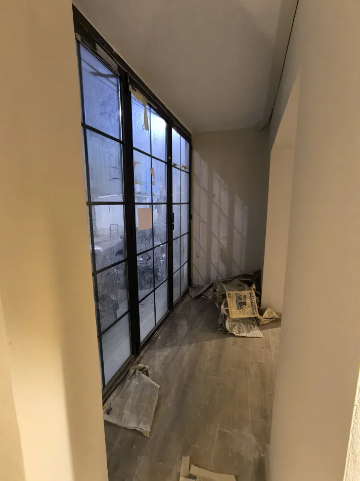 Tirane, jepet me qera dyqan Kati 0, 100 m² 1.000 € (VASIL SHANTO)