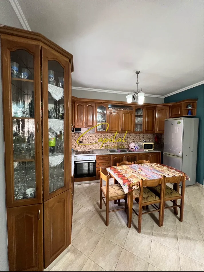 Tirane, jepet me qera apartament 2+1 Kati 3, 105 m² 400 € (YZBERISHT)