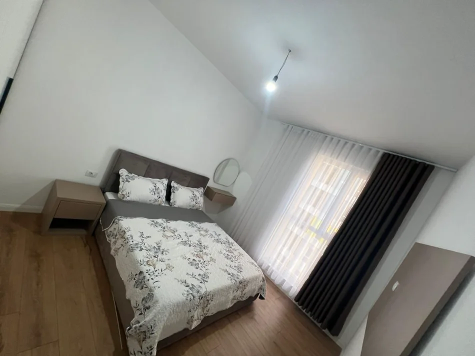 Tirane, jepet me qera apartament 1+1+Ballkon Kati 2, 58 m² 400 € (Univers City)