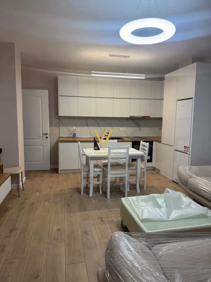 Tirane, jepet me qera apartament 2+1+Ballkon Kati 2, 85 m² 900 € (MYSLYM SHYRI)