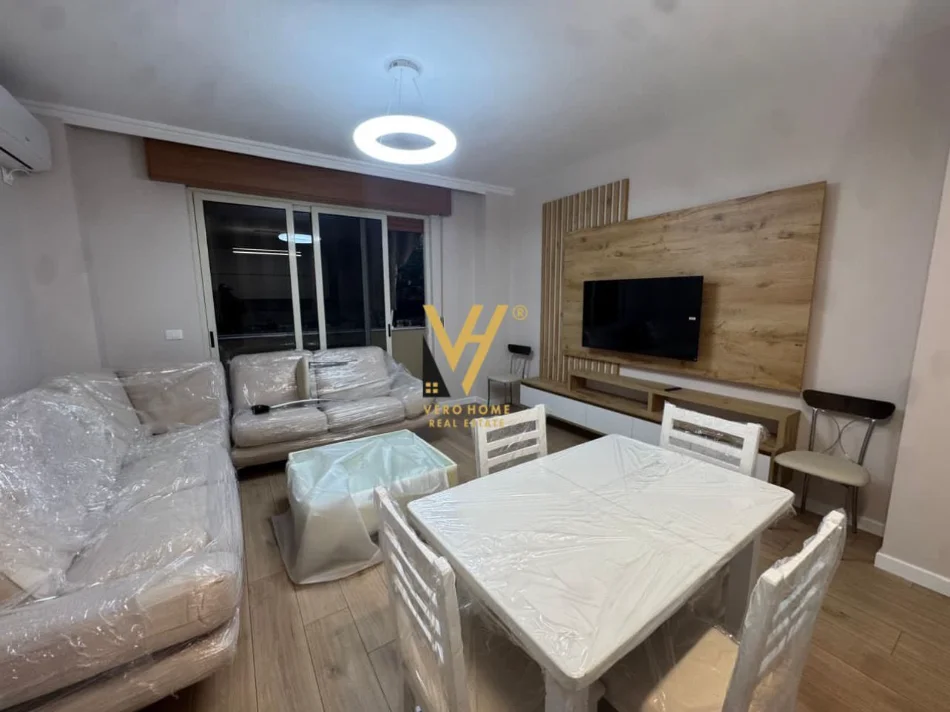 Tirane, jepet me qera apartament 2+1+Ballkon Kati 2, 85 m² 900 € (MYSLYM SHYRI)