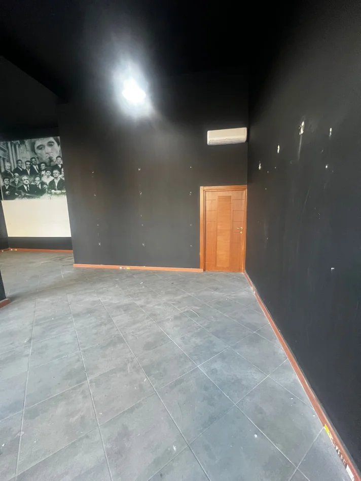 Durres, jepet me qera ambjent biznesi Kati 0, 200 m² 700 € (Qendra Tregtare Galaktik)