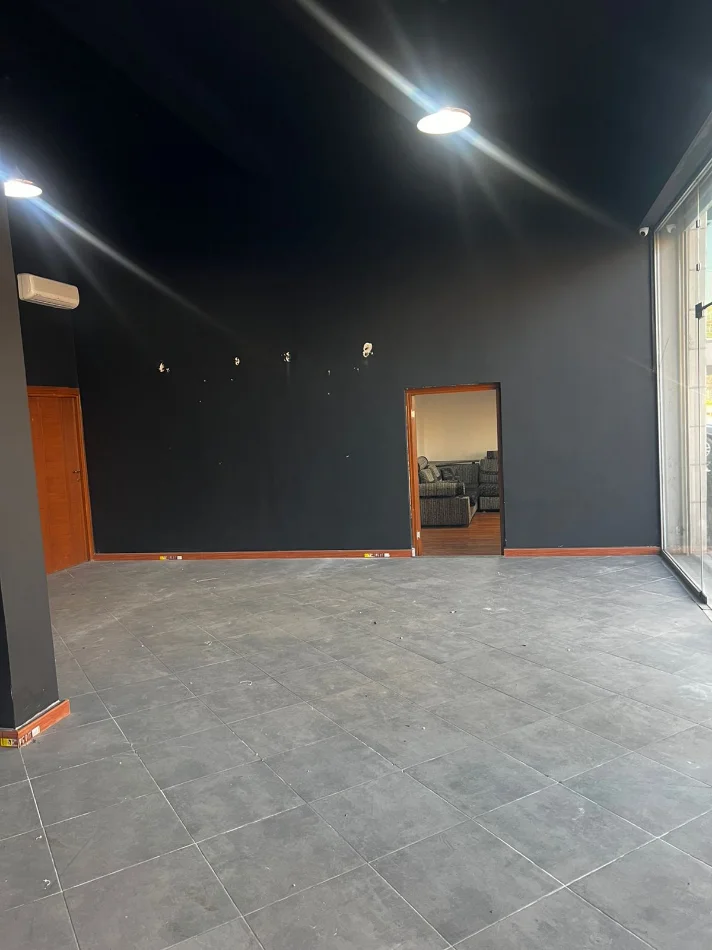 Durres, jepet me qera ambjent biznesi Kati 0, 200 m² 700 € (Qendra Tregtare Galaktik)