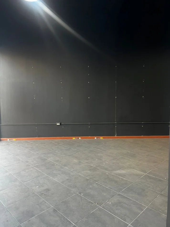 Durres, jepet me qera ambjent biznesi Kati 0, 200 m² 700 € (Qendra Tregtare Galaktik)