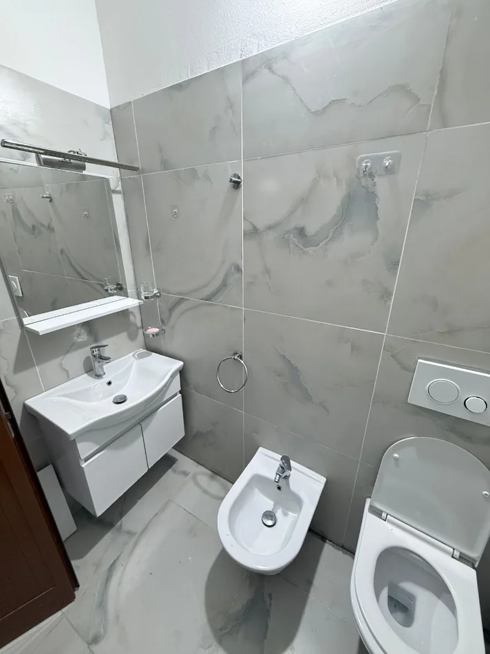 Durres, jepet me qera apartament 3+1 Kati 2, 100 m² 350 € (Shkozet)