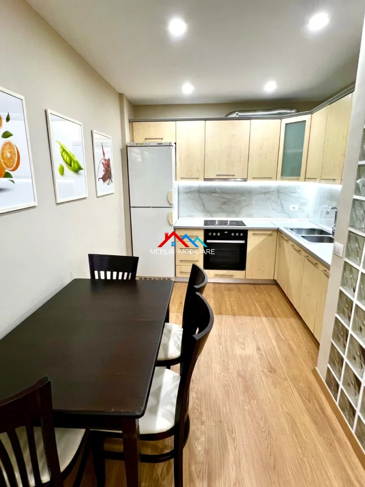 Tirane, jepet me qera apartament 1+1+Ballkon Kati 2, 69 m² 570 € (BULEVARDI ZHAN DARK,BRRYLI)