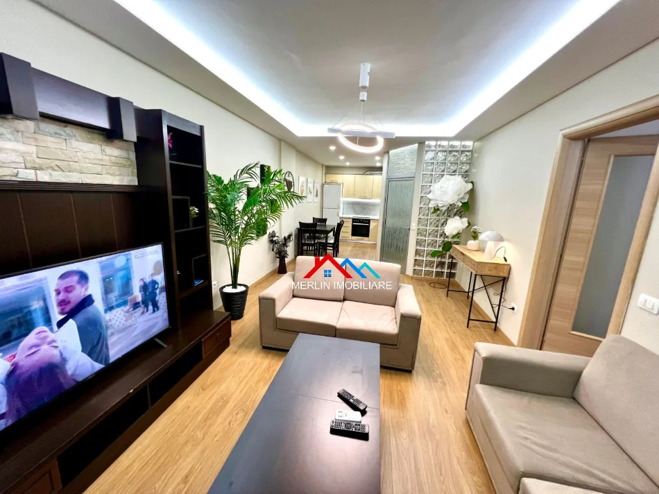 Tirane, jepet me qera apartament 1+1+Ballkon Kati 2, 69 m² 570 € (BULEVARDI ZHAN DARK,BRRYLI)