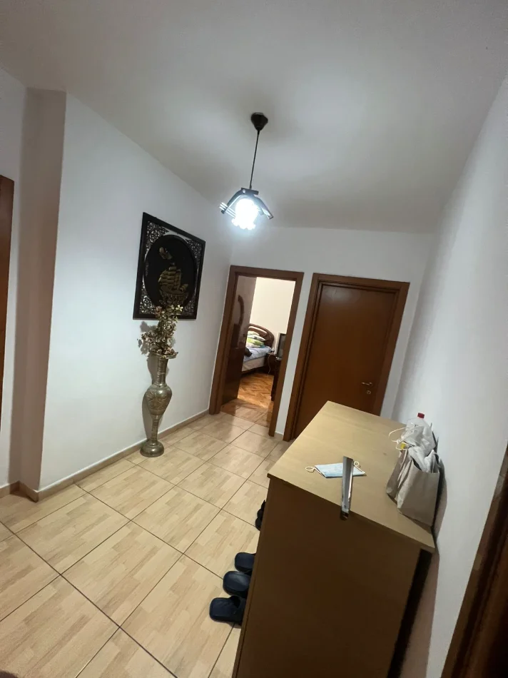 Tirane, shitet apartament 3+1 Kati 3, 85 m² 185.000 € (Rruga Karl Gega)