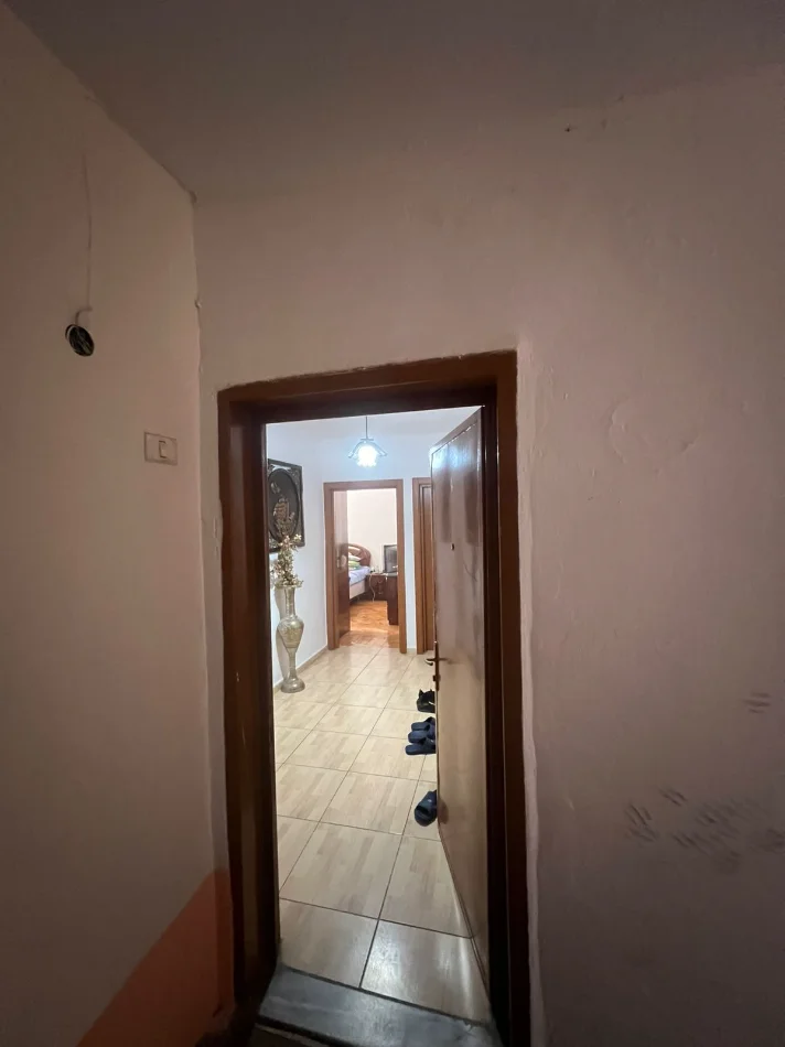 Tirane, shitet apartament 3+1 Kati 3, 85 m² 185.000 € (Rruga Karl Gega)