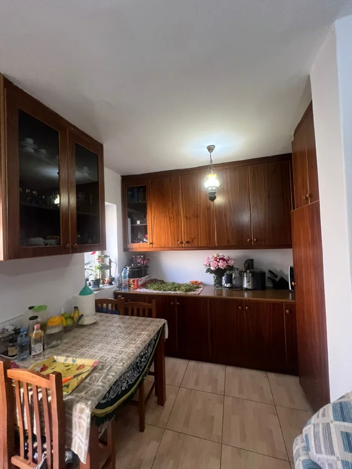 Tirane, shitet apartament 3+1 Kati 3, 85 m² 185.000 € (Rruga Karl Gega)