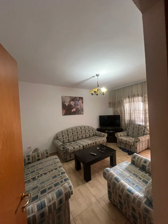 Tirane, shitet apartament 3+1 Kati 3, 85 m² 185.000 € (Rruga Karl Gega)