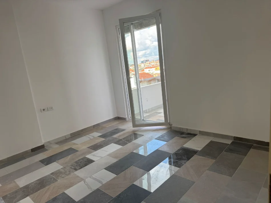 Tirane, shitet apartament 2+1+Ballkon Kati 4, 115 m² 140.000 € (Casa Italia,kthesa e Kamzes)