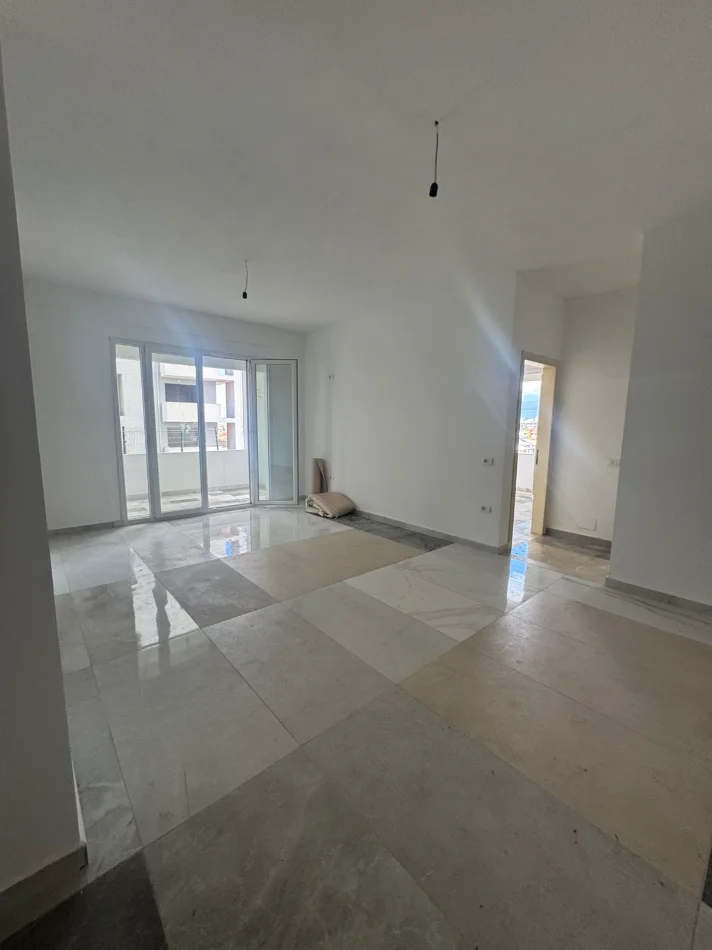 Tirane, shitet apartament 2+1+Ballkon Kati 4, 115 m² 140.000 € (Casa Italia,kthesa e Kamzes)