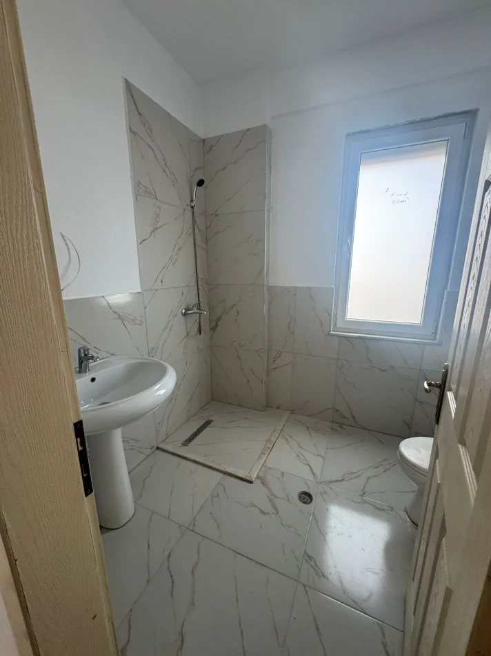 Tirane, shitet apartament 2+1+Ballkon Kati 4, 115 m² 140.000 € (Casa Italia,kthesa e Kamzes)