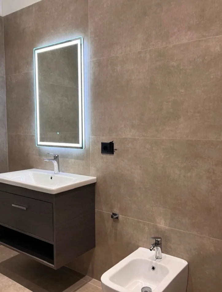 Tirane, jepet me qera apartament 1+1 Kati 1, 70 m² 600 € (MINE PEZA)