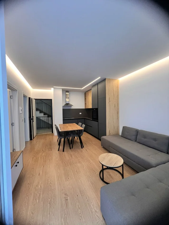 Tirane, jepet me qera apartament 1+1 Kati 1, 63 m² 700 € (Don Bosko)