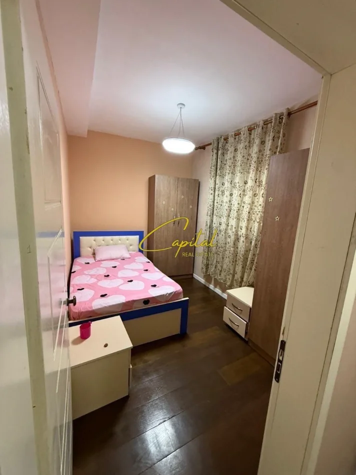 Tirane, jepet me qera apartament 2+1 Kati 1, 100 m² 500 € (ISH TREGU ELEKTRIK)